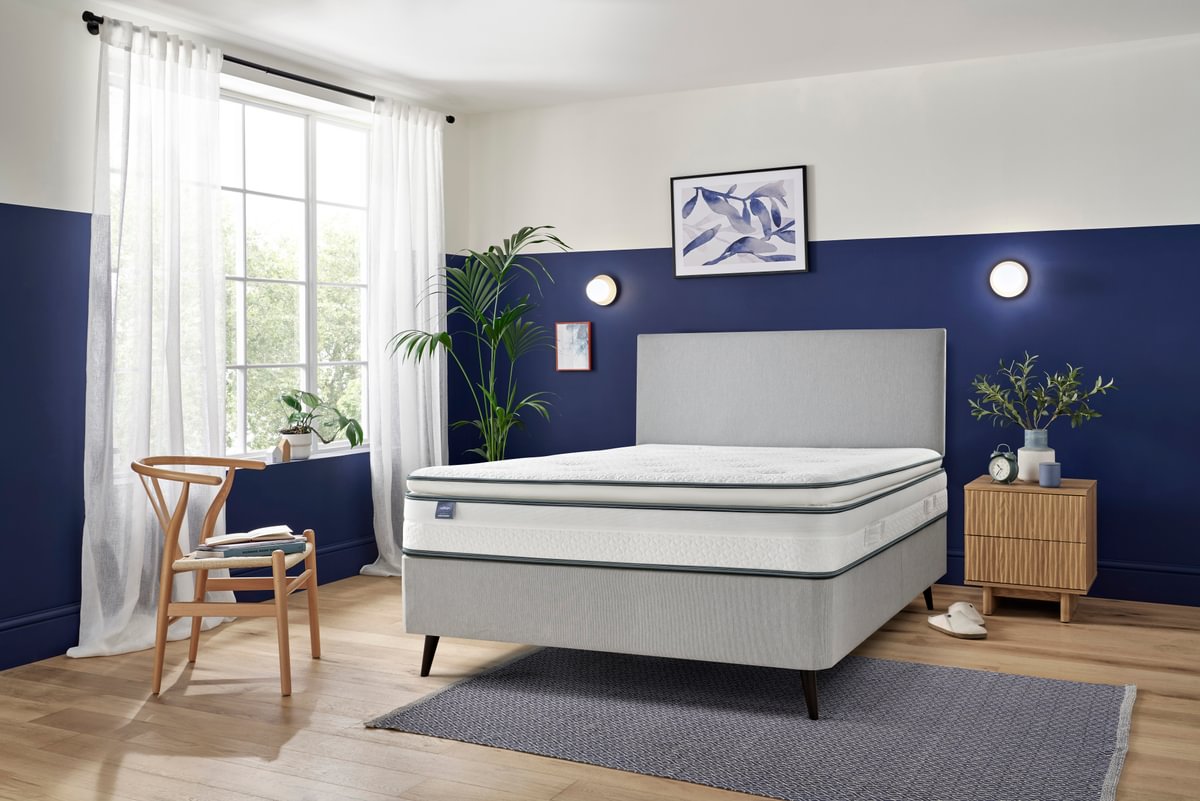 Silentnight UltraGel Miracoil Pillow Top Mattress - Small Double